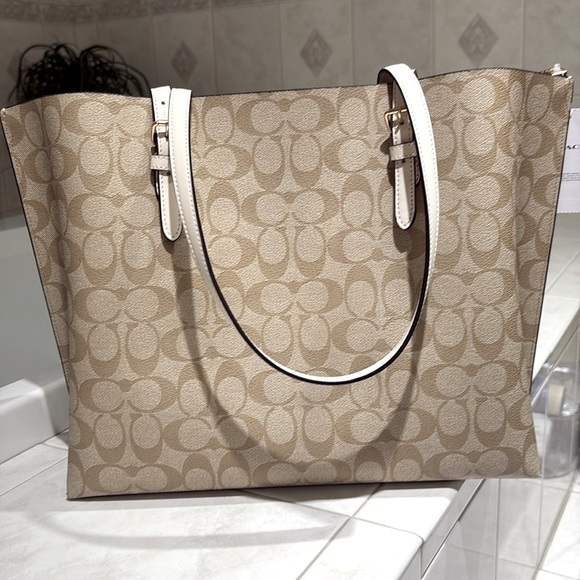 Coach Signature Mollie Tote Bag in Coated Canvas and Leather Detail. NWT - Picture 6 of 10